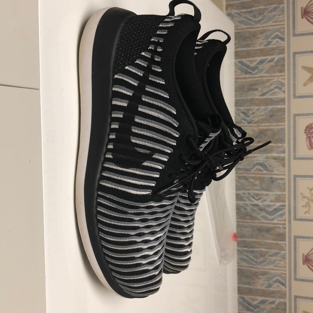 Nike Womens Roshe Two Flyknit Running Shoes Black